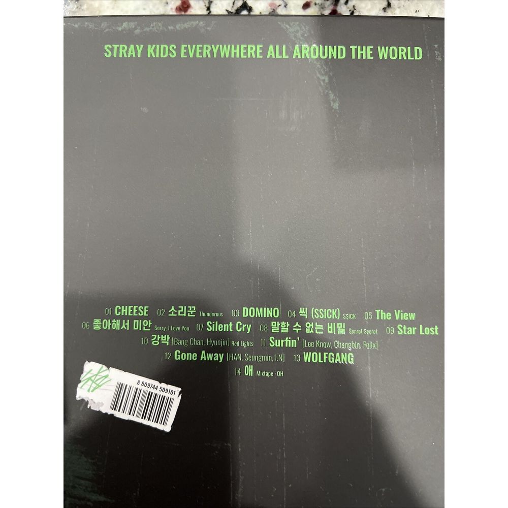 Noeasy (Standard Edition) (Random Cover) (incl. 84pg Photobook, 16pg Lyr… - Picture 4 of 10